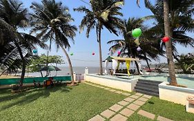 Iira Stays: Ocean Bliss